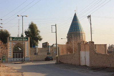 Tempat yang dipugar orang-orang Syiah dan diklaim sebagai makam Abu Lu'lu'ah, yang nama aslinya Fayruz. Terletak di Kota Kashan, Iran.